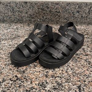 Black Fisherman Sandals Black